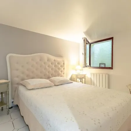 Cozy House With A Pool In Holiday home Sainte-Maxime